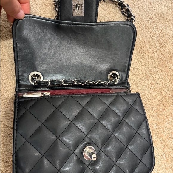 Black Quilted Leather Shoulder Bag chanel - Picture 3 of 5